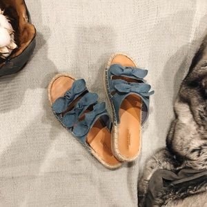 American Eagle Sandals